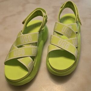 UGG LA Cloud Sandals Women’s 9 Neon Green Platform Logo Strap Like New Clean